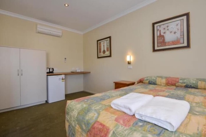 Room 5 of 19