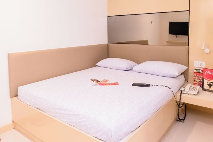Room 15 of 33