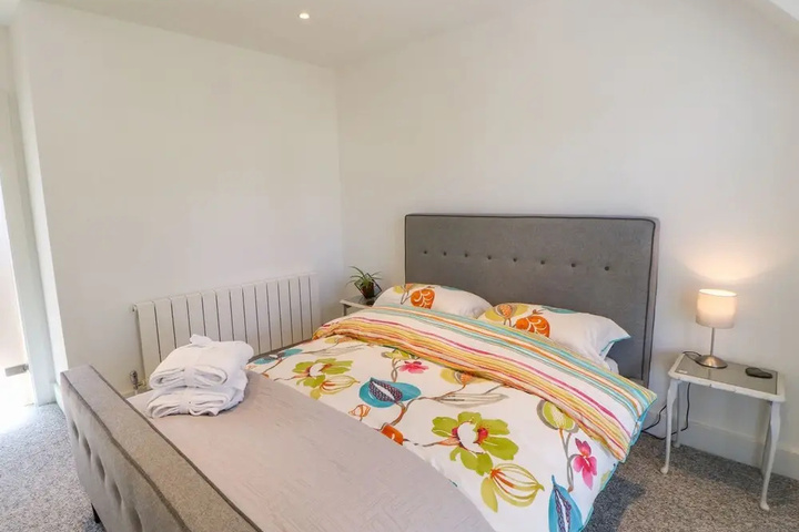 Room 4 of 20