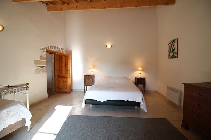 Room 5 of 48