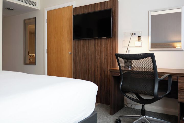 Room 35 of 177