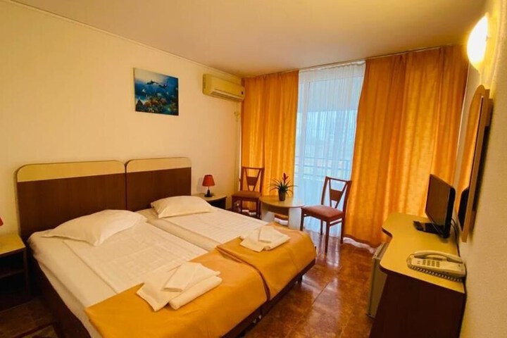 Room 9 of 29