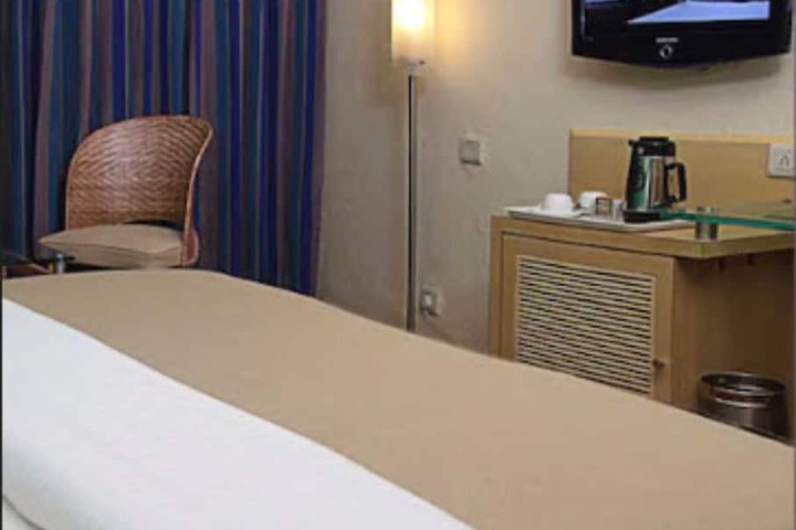 Room 16 of 27