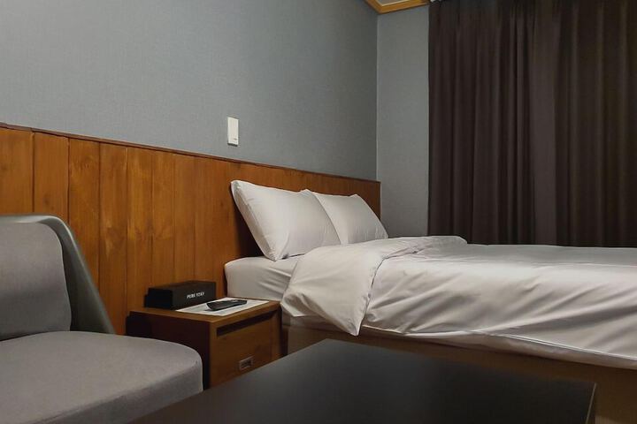 Room 6 of 21