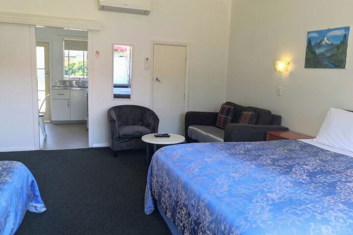 Room 13 of 34