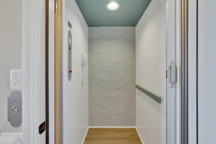Room 14 of 28
