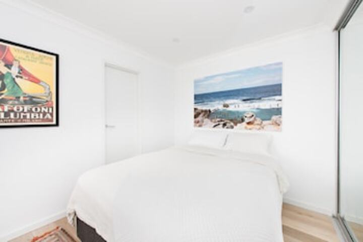 Room 4 of 33