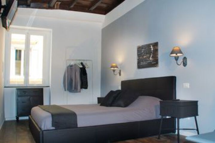 Room 4 of 12