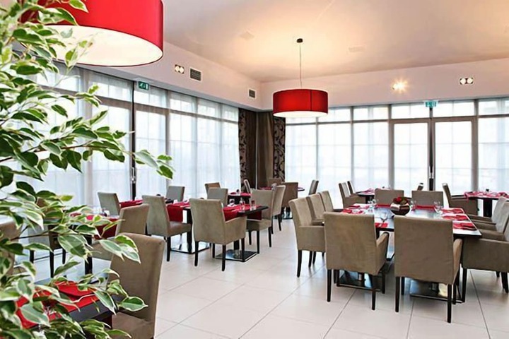 Dining 20 of 47