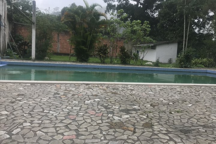 Pool 10 of 25