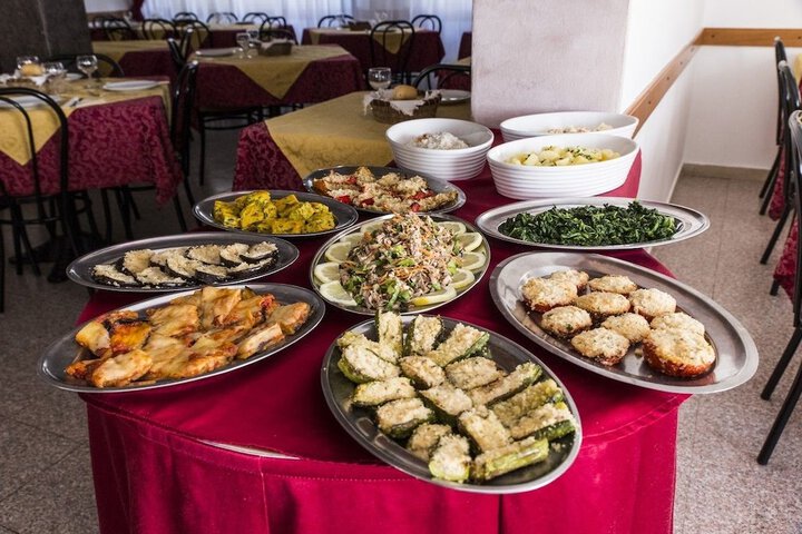 Dining 4 of 10