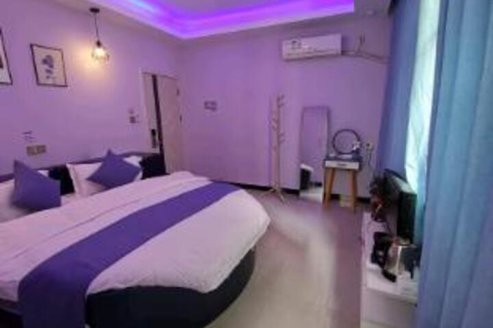 Room 5 of 6