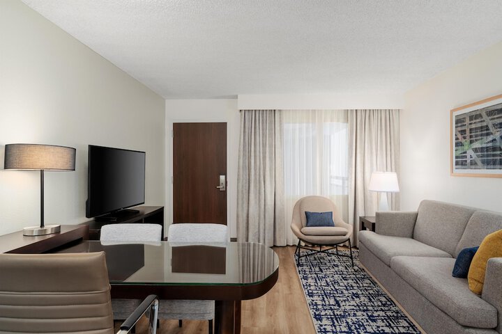 Room 52 of 107