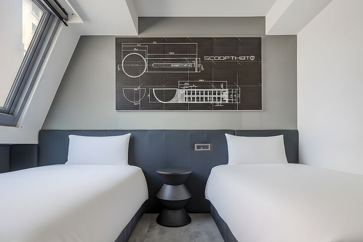 Room 18 of 121