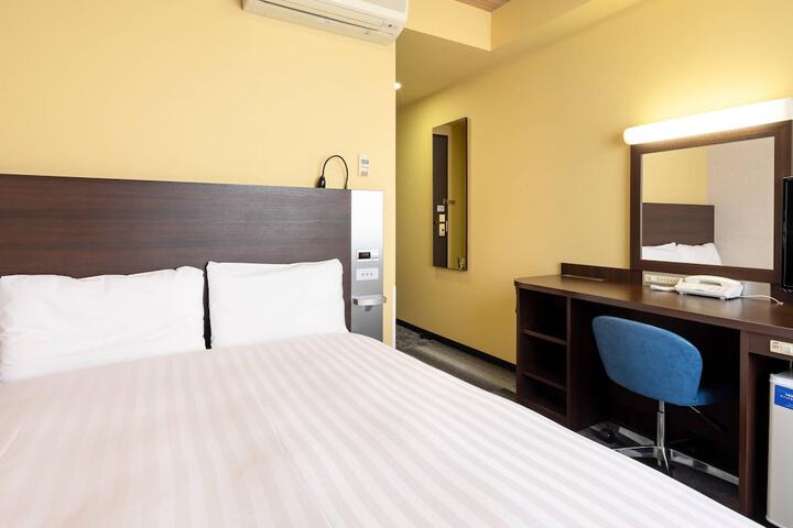 Room 7 of 48