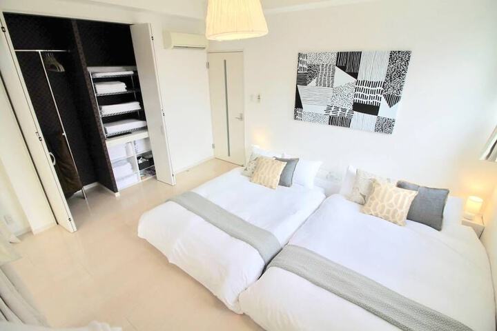 Room 4 of 36