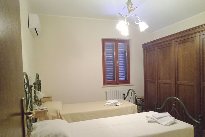 Room 6 of 37