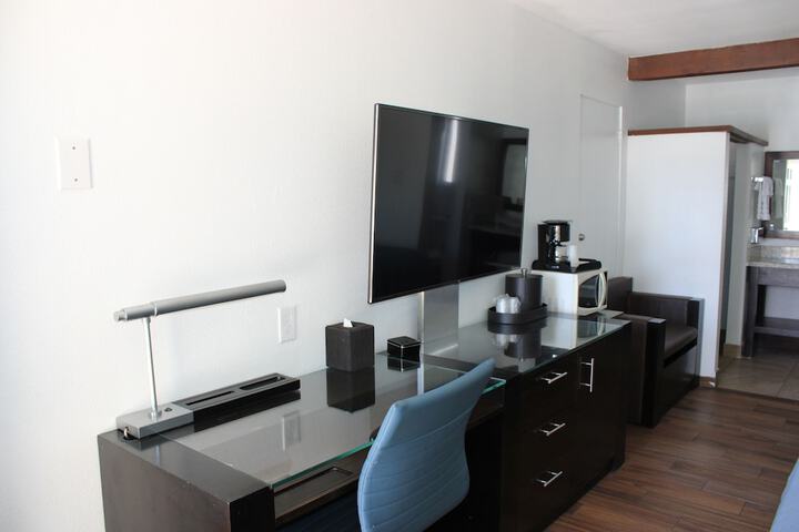 Room 11 of 28