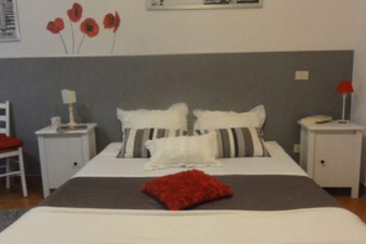 Room 9 of 25