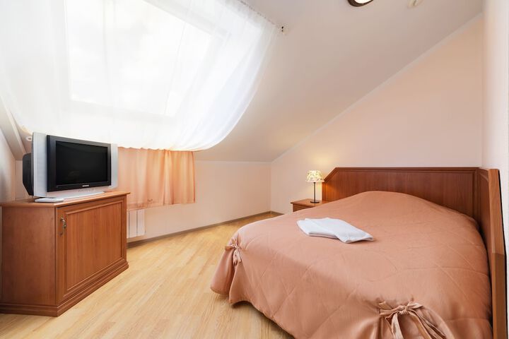 Room 27 of 46