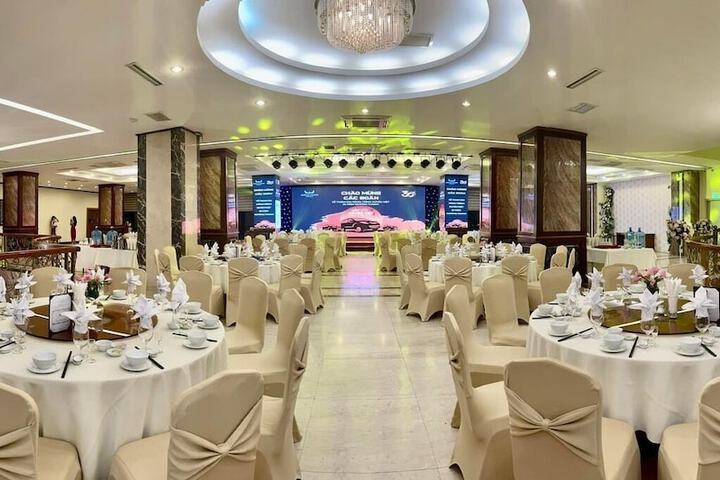Dining Photos
