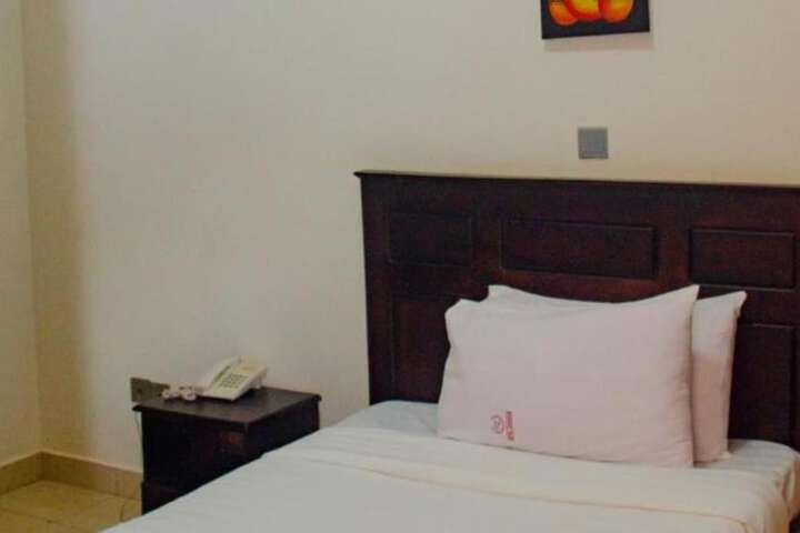 Room 6 of 24
