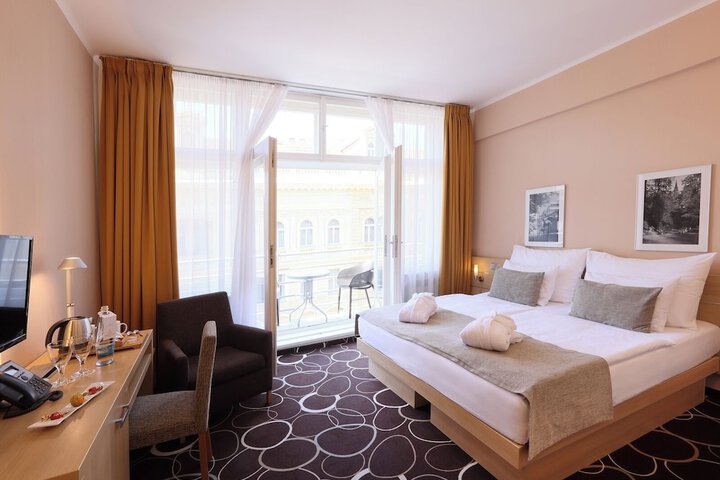 Room 32 of 71