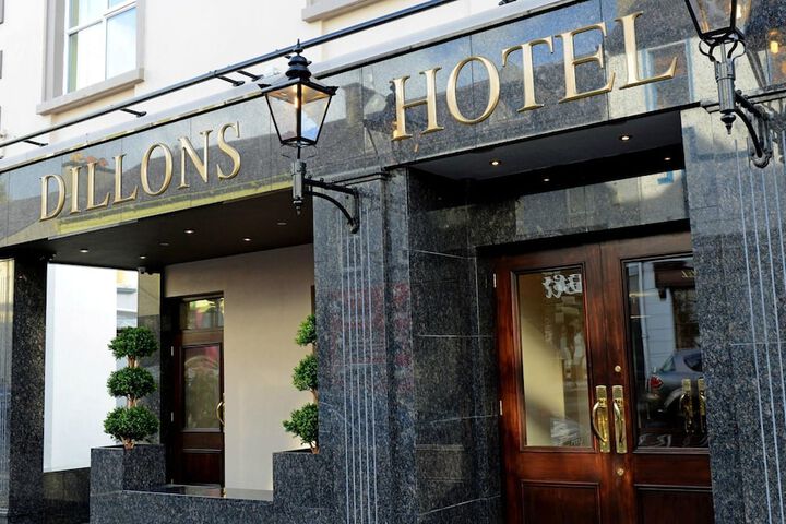 Image of Dillons Hotel