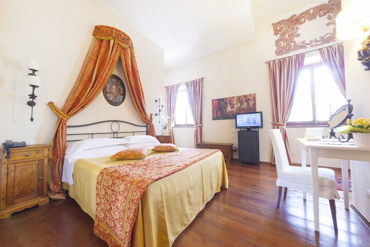 Room 4 of 51