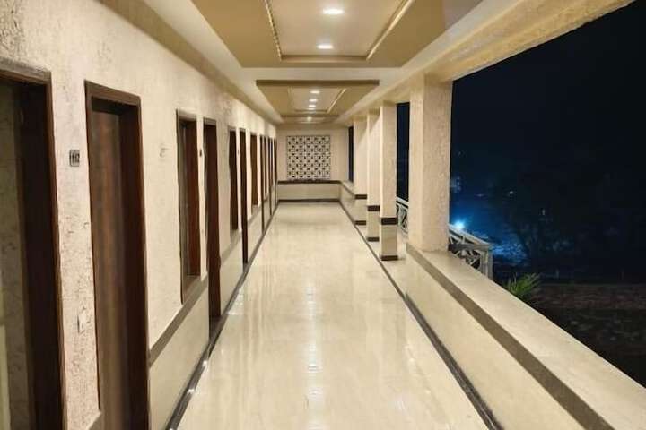 Room 4 of 17