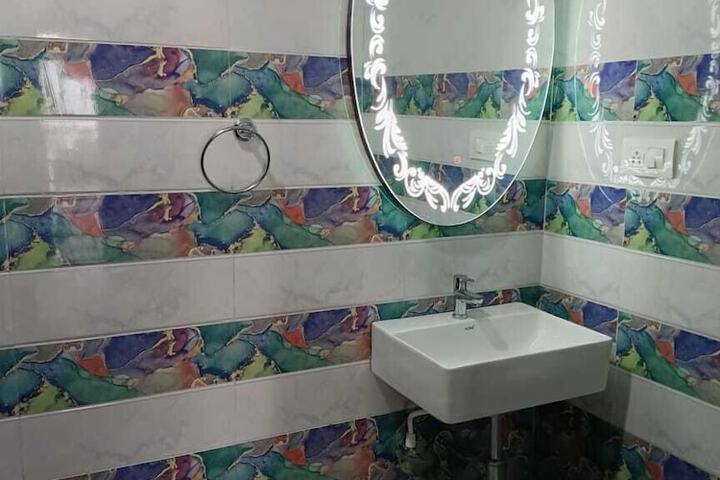 Room 14 of 16