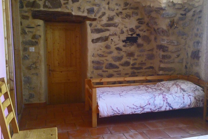 Room 5 of 40