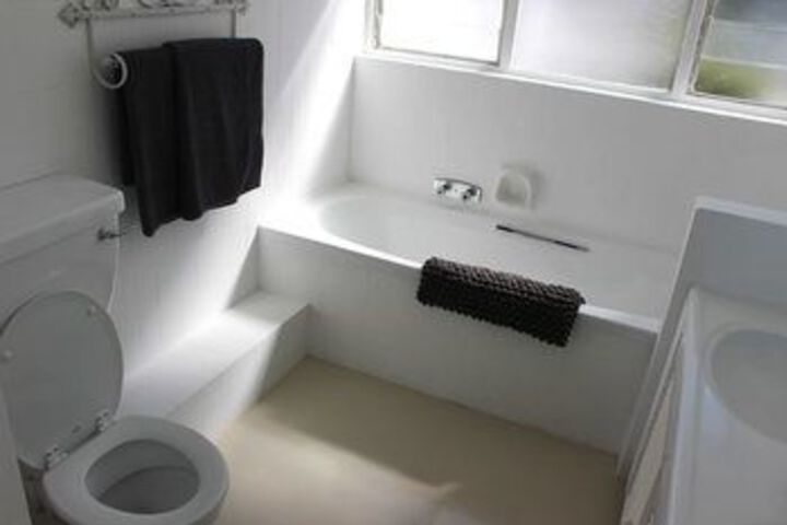 Room 4 of 15