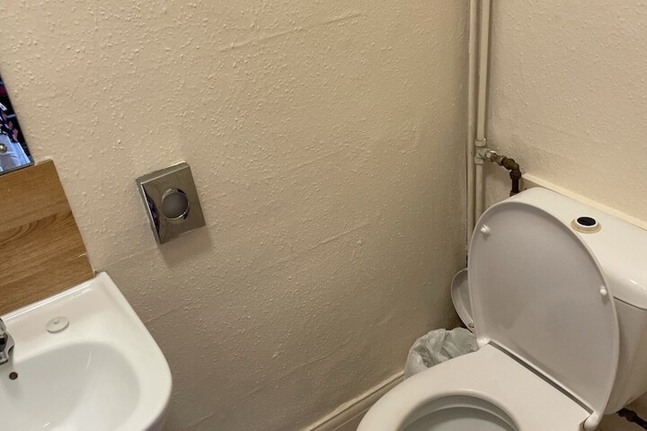 Room 28 of 34