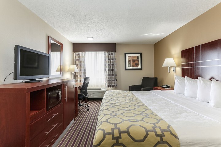 1 King Bed (1 of 11)
