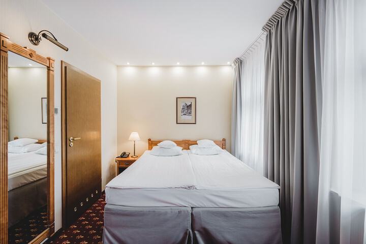 Room 14 of 65