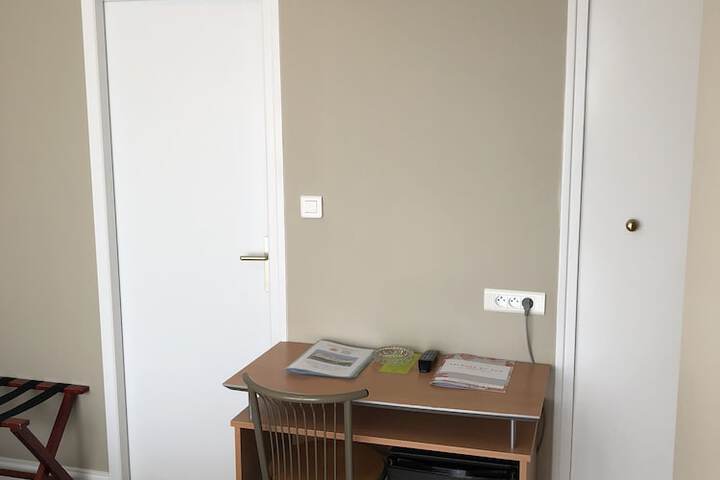 Room 12 of 40
