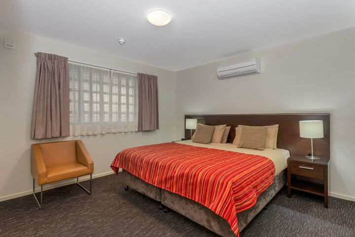 Room 10 of 76
