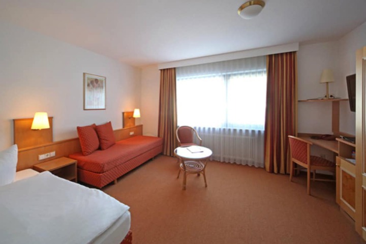 Room 9 of 21