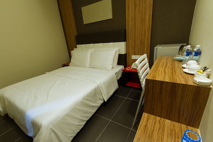 Room 10 of 15