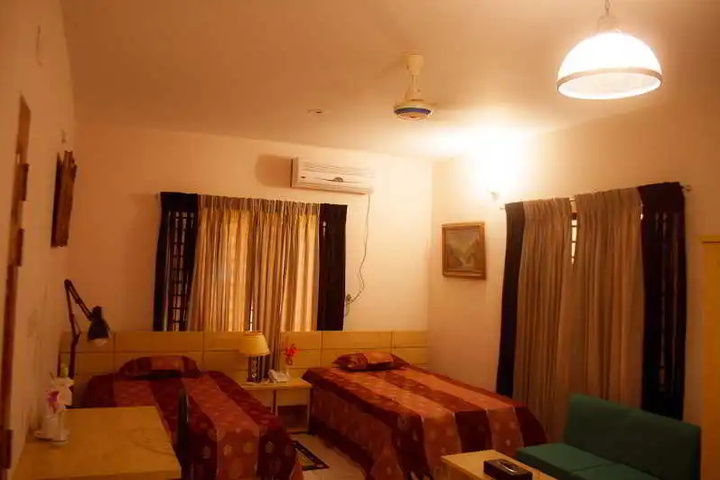 Room 4 of 12