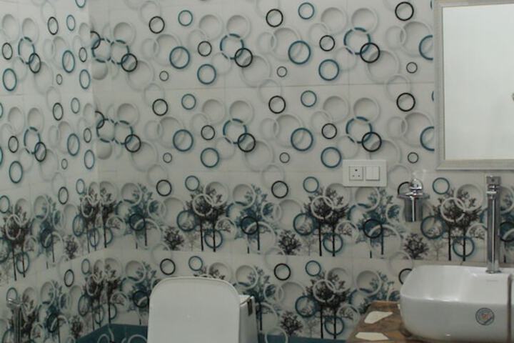Room 12 of 17