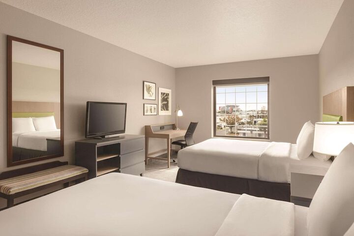 2 Queen Beds Accessible (10 of 10)