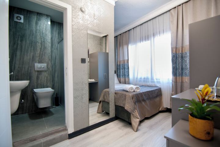 Room 27 of 42