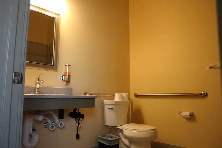 Room 11 of 18