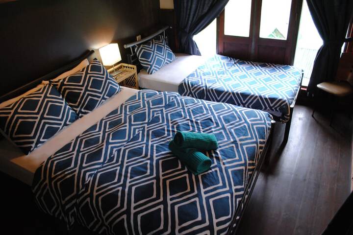 Room 13 of 34