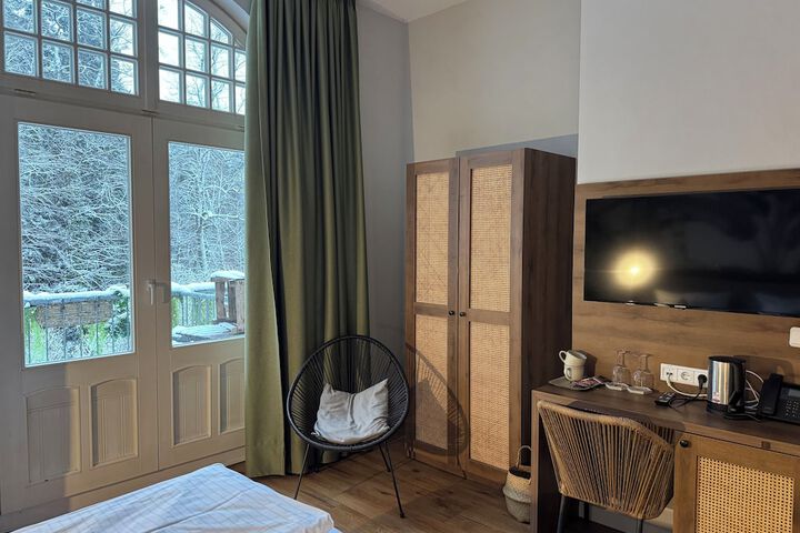 Room 14 of 37