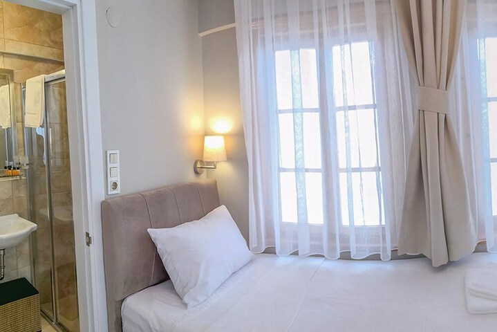 Room 6 of 50
