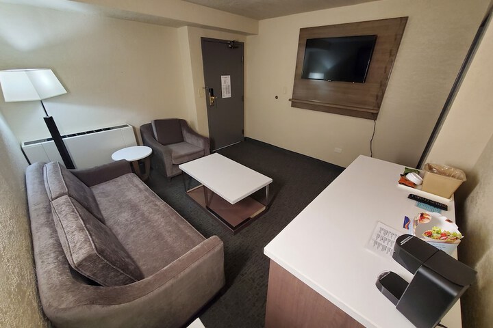 Room 12 of 66