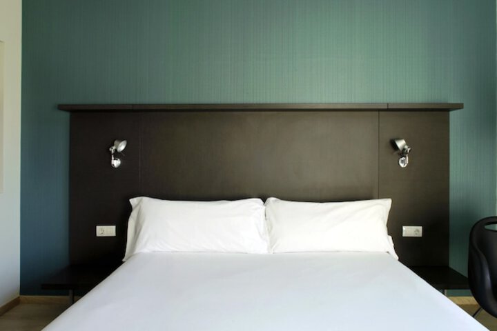 Room 9 of 43